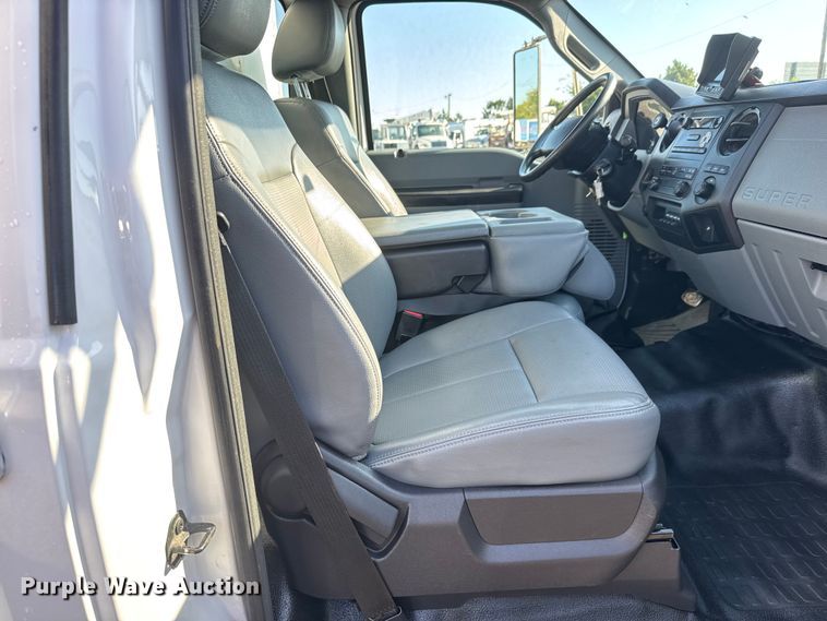 image for item NU9687 2013 Ford F650 Super Duty box truck