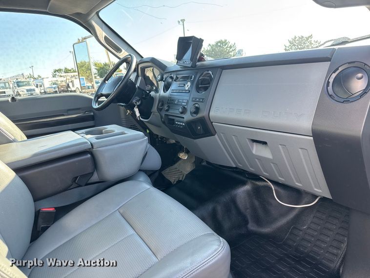 image for item NU9687 2013 Ford F650 Super Duty box truck