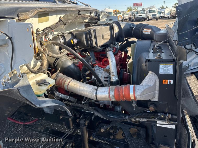 image for item NU9687 2013 Ford F650 Super Duty box truck