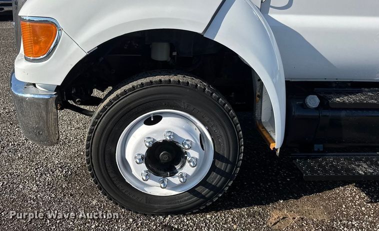 image for item NU9687 2013 Ford F650 Super Duty box truck