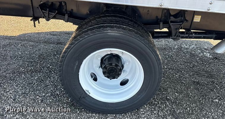 image for item NU9687 2013 Ford F650 Super Duty box truck