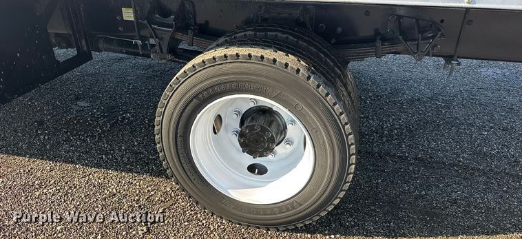 image for item NU9687 2013 Ford F650 Super Duty box truck