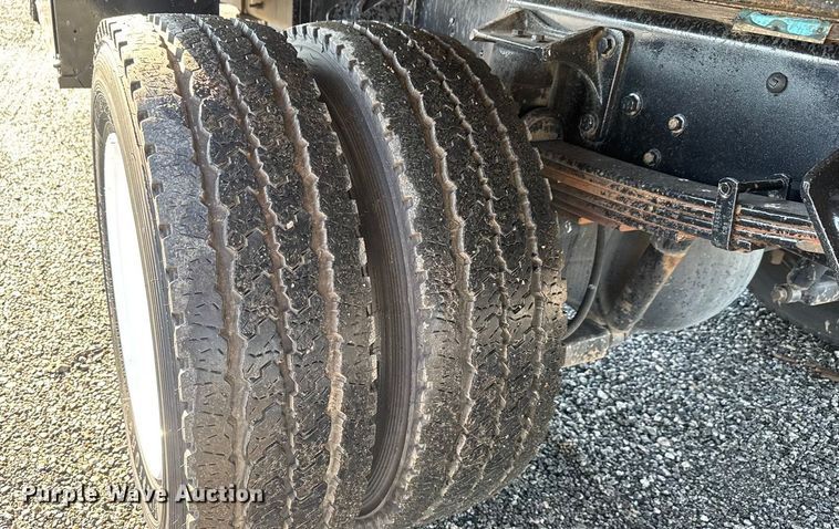 image for item NU9687 2013 Ford F650 Super Duty box truck