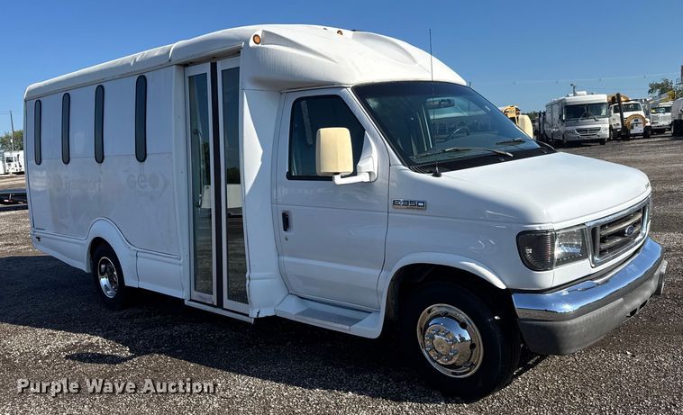 image for item NU9689 2007 Ford E350 Super Duty shuttle bus