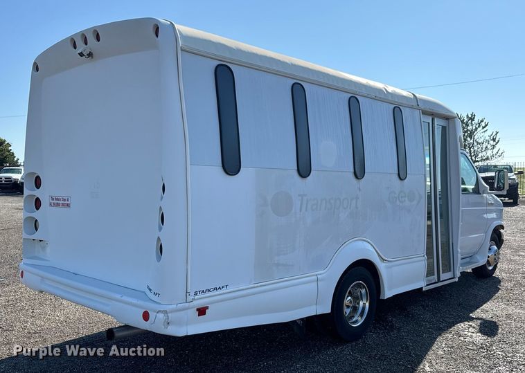 image for item NU9689 2007 Ford E350 Super Duty shuttle bus