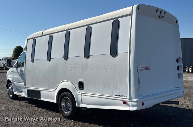 image for item NU9689 2007 Ford E350 Super Duty shuttle bus