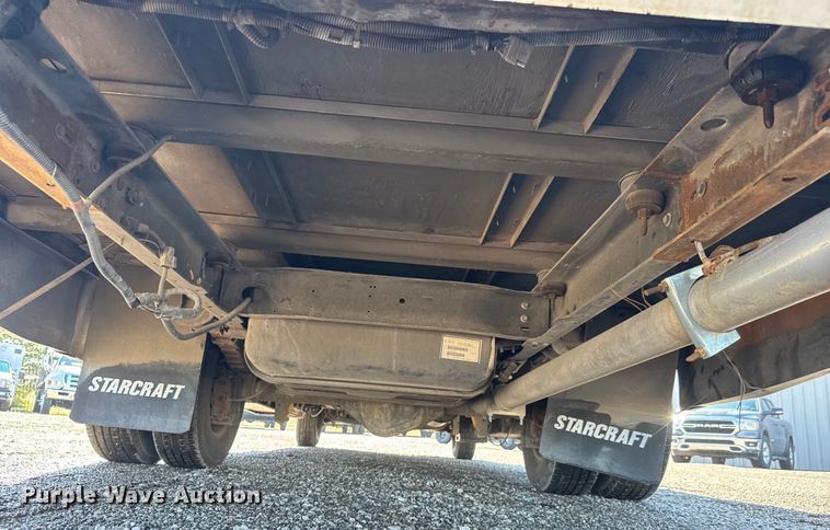 image for item NU9689 2007 Ford E350 Super Duty shuttle bus