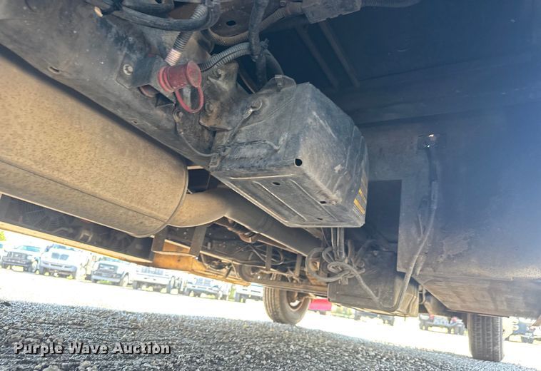 image for item NU9689 2007 Ford E350 Super Duty shuttle bus