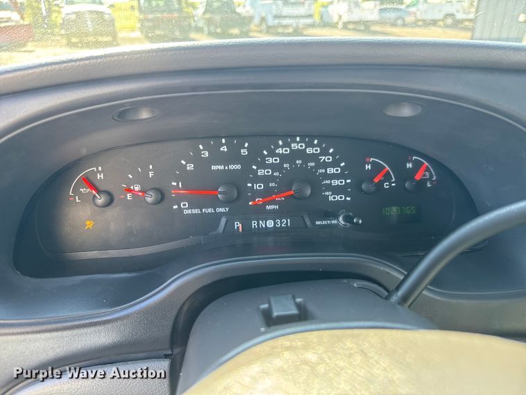 image for item NU9689 2007 Ford E350 Super Duty shuttle bus