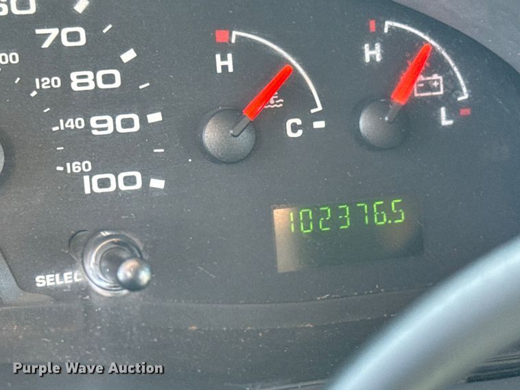 image for item NU9689 2007 Ford E350 Super Duty shuttle bus