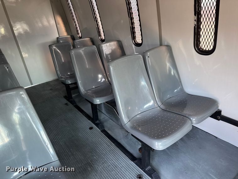 image for item NU9689 2007 Ford E350 Super Duty shuttle bus