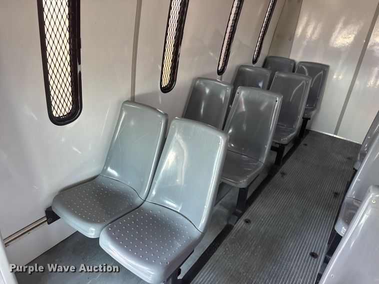 image for item NU9689 2007 Ford E350 Super Duty shuttle bus