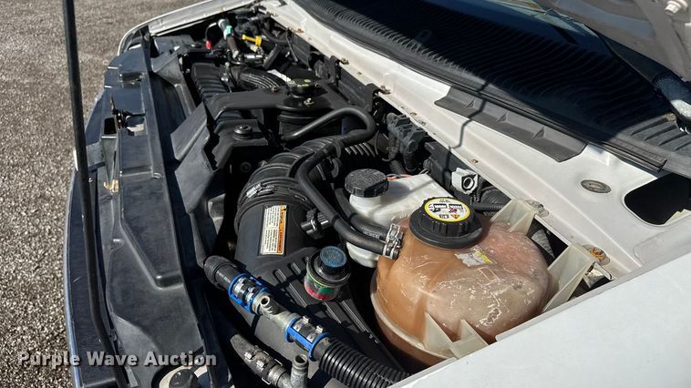 image for item NU9689 2007 Ford E350 Super Duty shuttle bus