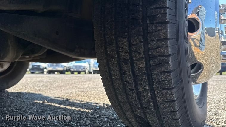 image for item NU9689 2007 Ford E350 Super Duty shuttle bus