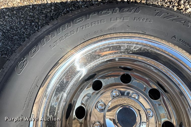 image for item NU9689 2007 Ford E350 Super Duty shuttle bus