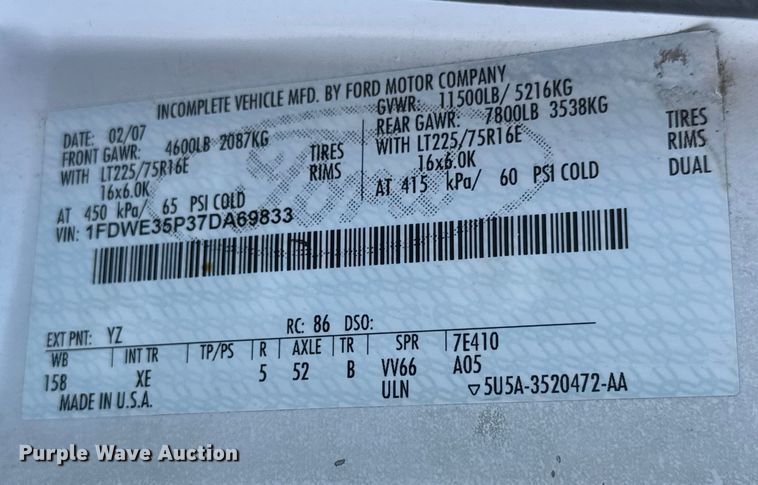 image for item NU9689 2007 Ford E350 Super Duty shuttle bus