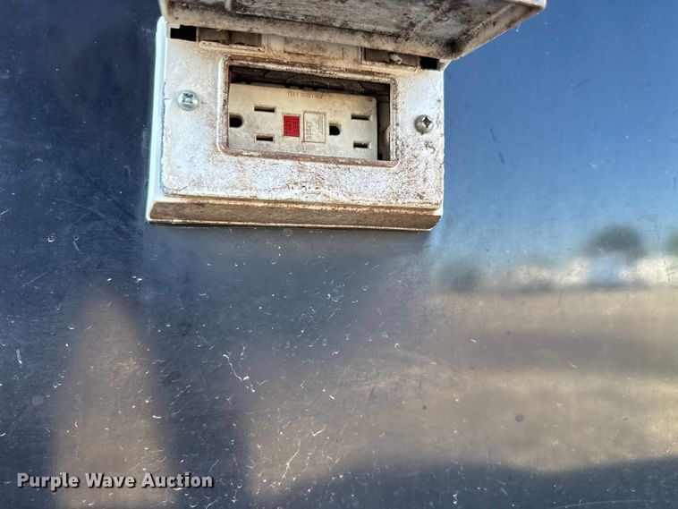 image for item NU9692 2014 Auto Mate Enclosed cargo trailer