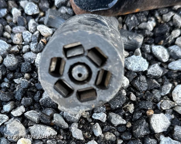 image for item NU9692 2014 Auto Mate Enclosed cargo trailer