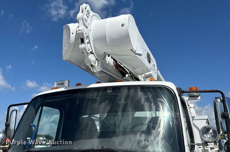 image for item NU9694 2014 Freightliner Business class M2  bucket truck