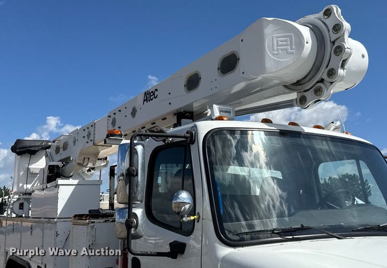 image for item NU9694 2014 Freightliner Business class M2  bucket truck