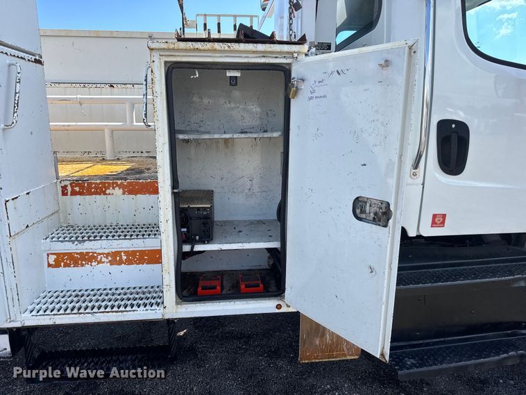 image for item NU9694 2014 Freightliner Business class M2  bucket truck