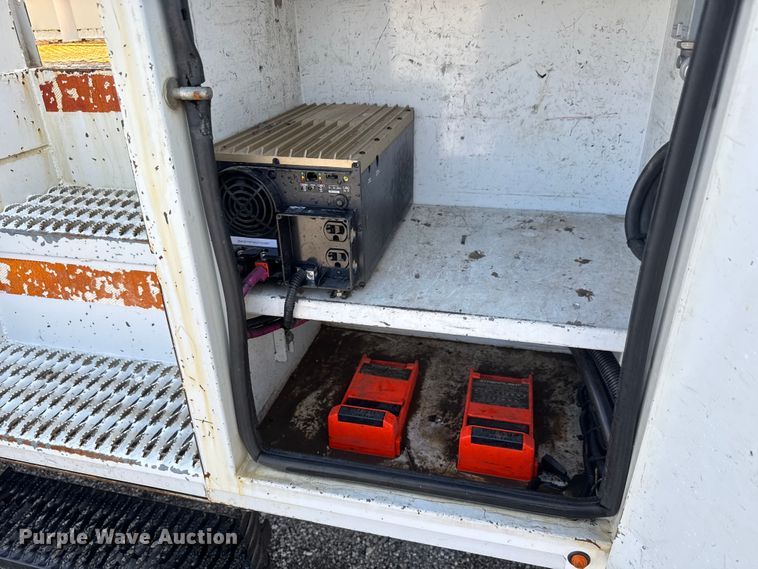 image for item NU9694 2014 Freightliner Business class M2  bucket truck