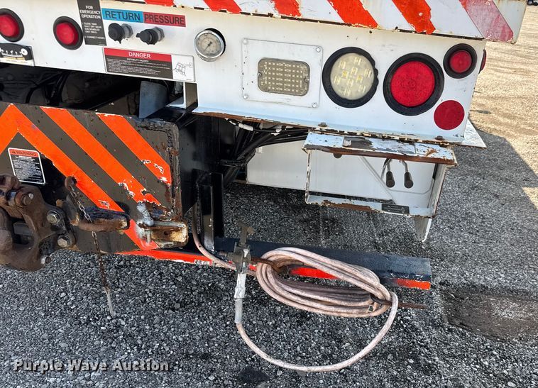 image for item NU9694 2014 Freightliner Business class M2  bucket truck