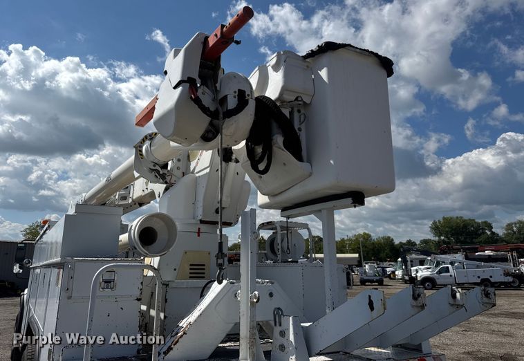 image for item NU9694 2014 Freightliner Business class M2  bucket truck