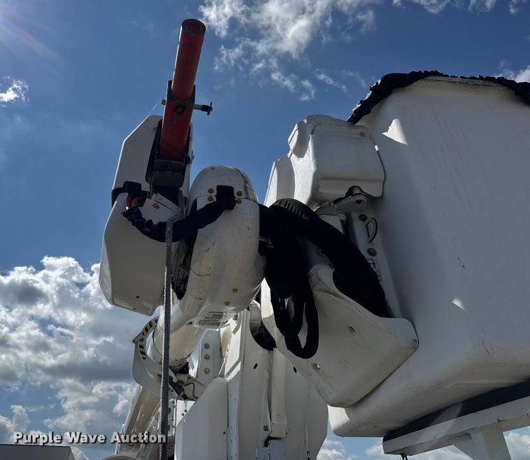 image for item NU9694 2014 Freightliner Business class M2  bucket truck