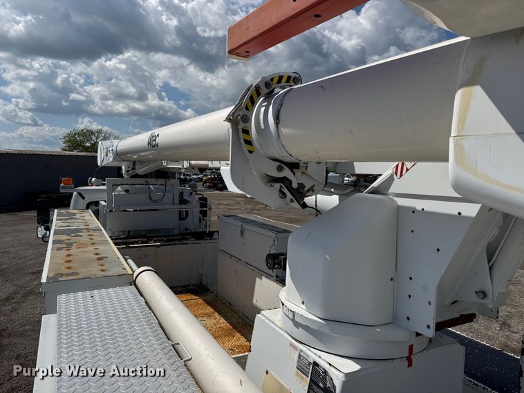 image for item NU9694 2014 Freightliner Business class M2  bucket truck