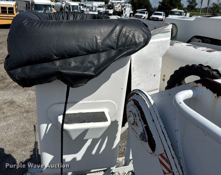 image for item NU9694 2014 Freightliner Business class M2  bucket truck