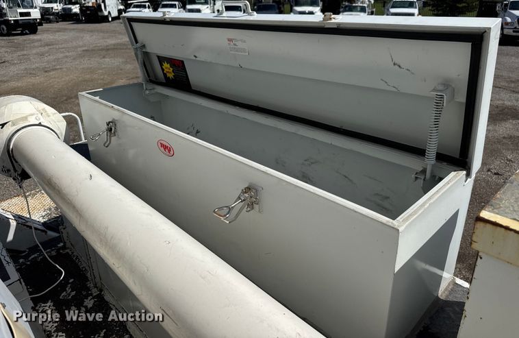 image for item NU9694 2014 Freightliner Business class M2  bucket truck