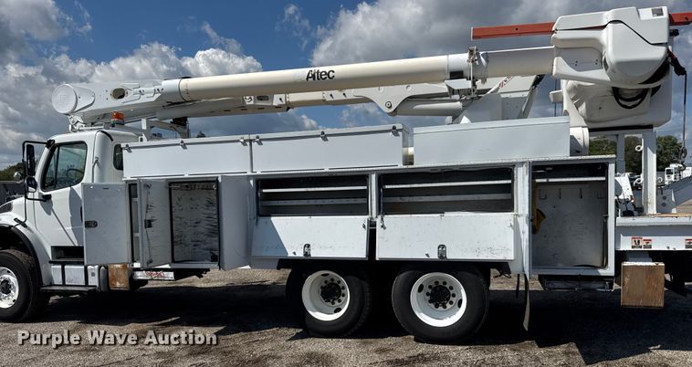 image for item NU9694 2014 Freightliner Business class M2  bucket truck