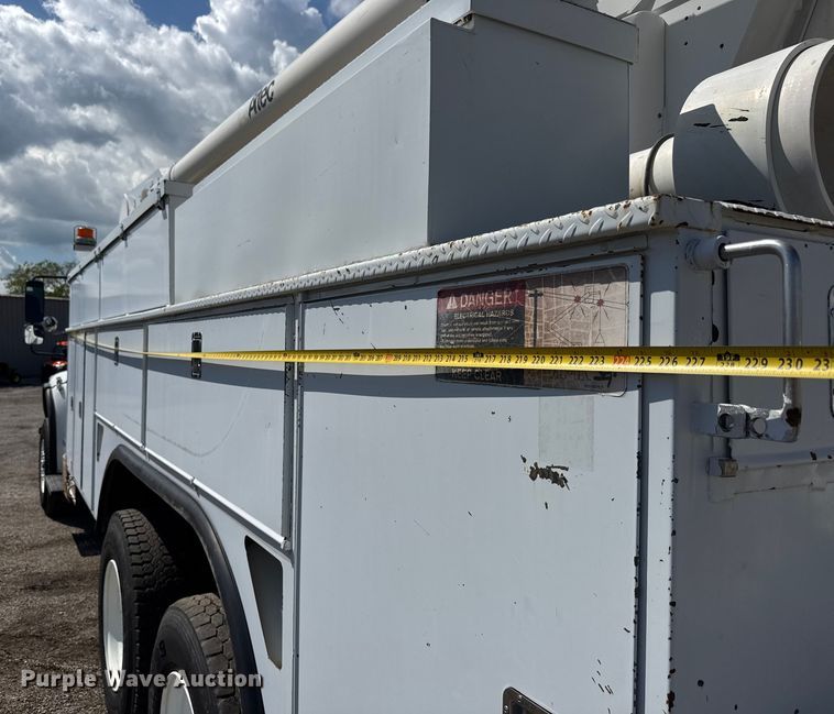 image for item NU9694 2014 Freightliner Business class M2  bucket truck