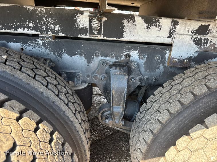 image for item NU9694 2014 Freightliner Business class M2  bucket truck