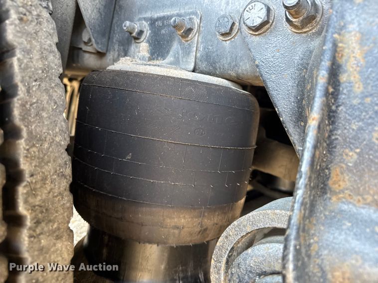 image for item NU9694 2014 Freightliner Business class M2  bucket truck