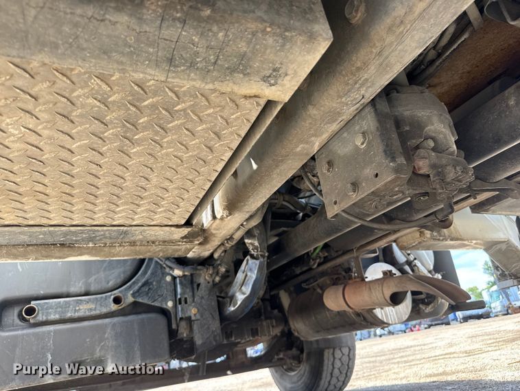 image for item NU9694 2014 Freightliner Business class M2  bucket truck