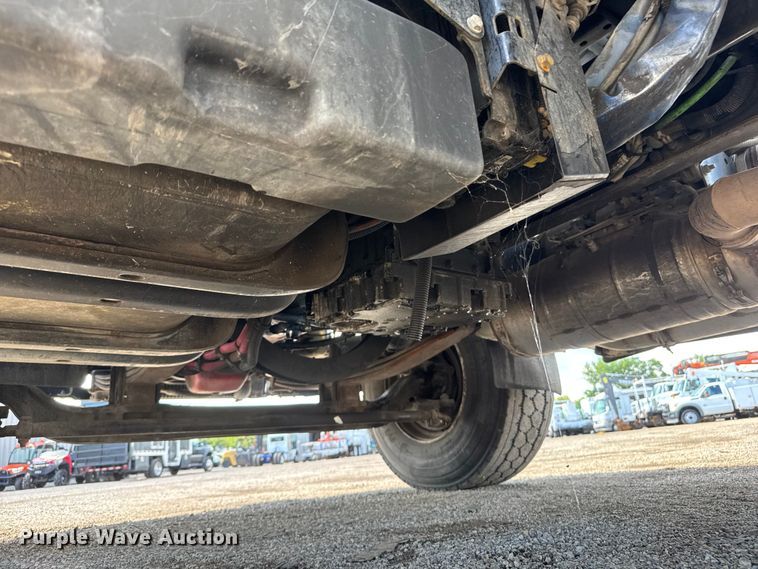 image for item NU9694 2014 Freightliner Business class M2  bucket truck