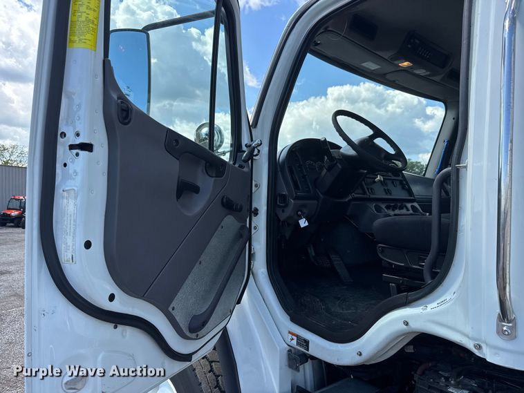 image for item NU9694 2014 Freightliner Business class M2  bucket truck