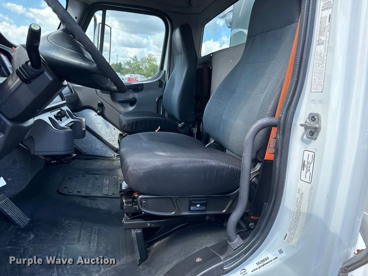 image for item NU9694 2014 Freightliner Business class M2  bucket truck