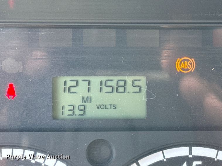 image for item NU9694 2014 Freightliner Business class M2  bucket truck