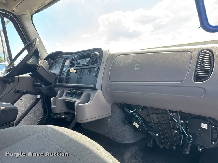 image for item NU9694 2014 Freightliner Business class M2  bucket truck