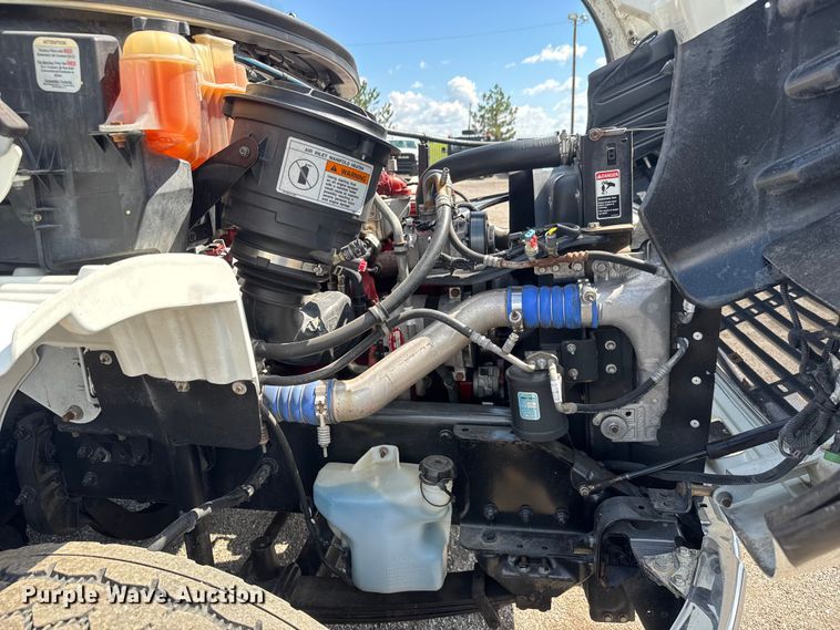 image for item NU9694 2014 Freightliner Business class M2  bucket truck