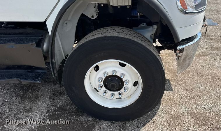 image for item NU9694 2014 Freightliner Business class M2  bucket truck