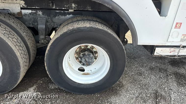 image for item NU9694 2014 Freightliner Business class M2  bucket truck