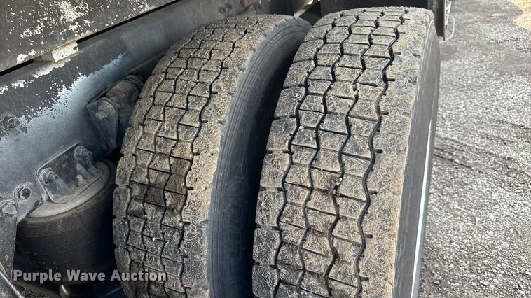 image for item NU9694 2014 Freightliner Business class M2  bucket truck