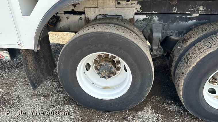 image for item NU9694 2014 Freightliner Business class M2  bucket truck