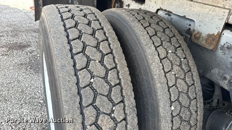 image for item NU9694 2014 Freightliner Business class M2  bucket truck