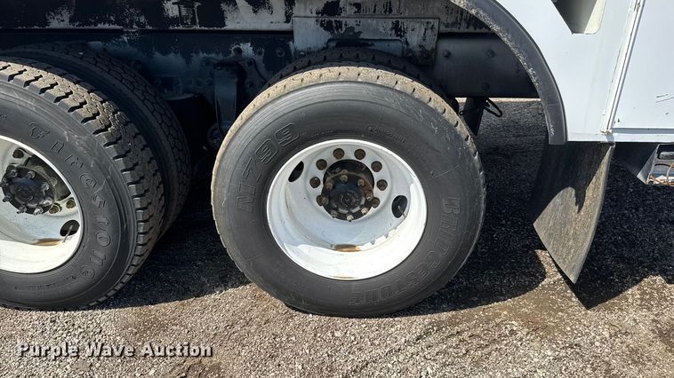 image for item NU9694 2014 Freightliner Business class M2  bucket truck