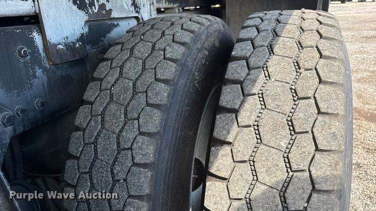 image for item NU9694 2014 Freightliner Business class M2  bucket truck